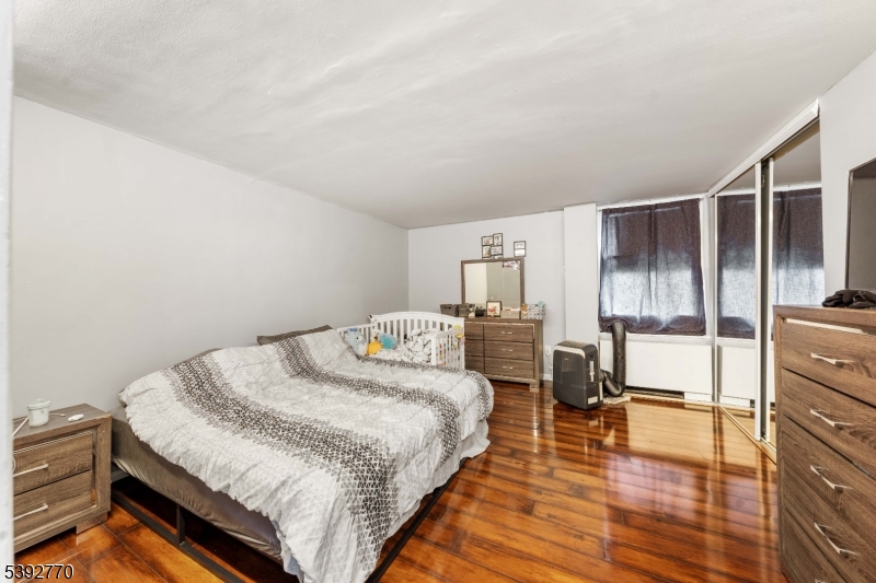 Polonaise Condominiums - Residential