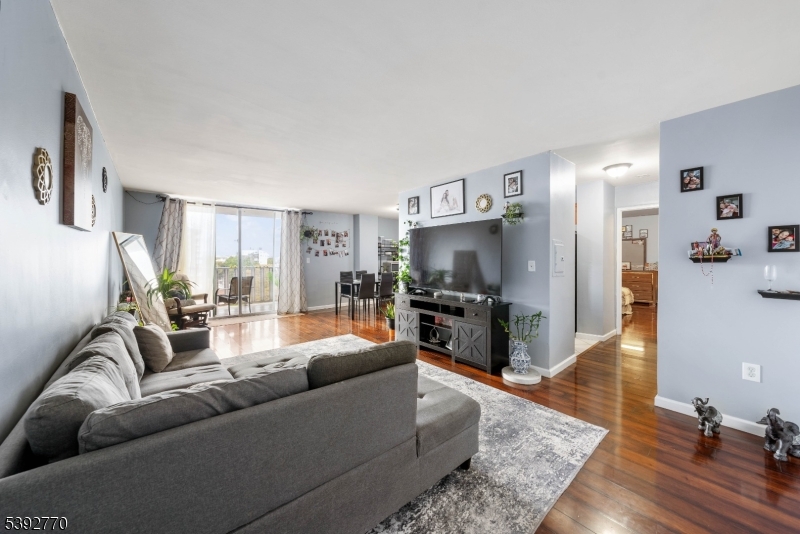 Polonaise Condominiums - Residential