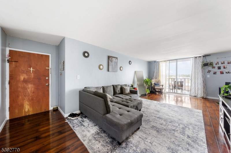 Polonaise Condominiums - Residential