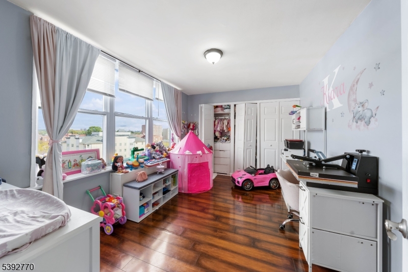 Polonaise Condominiums - Residential