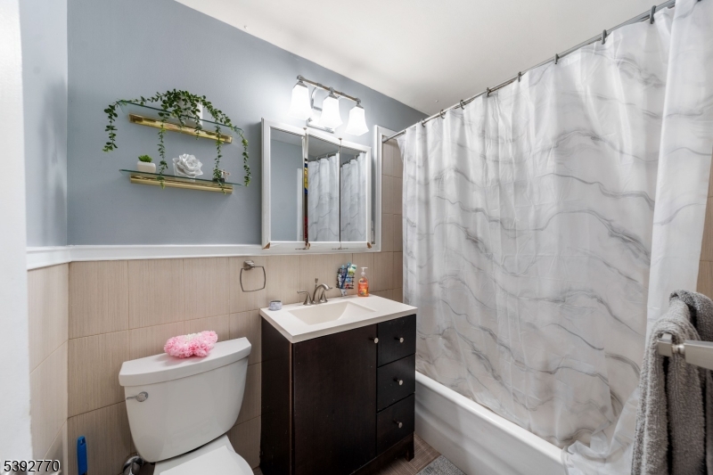 Polonaise Condominiums - Residential