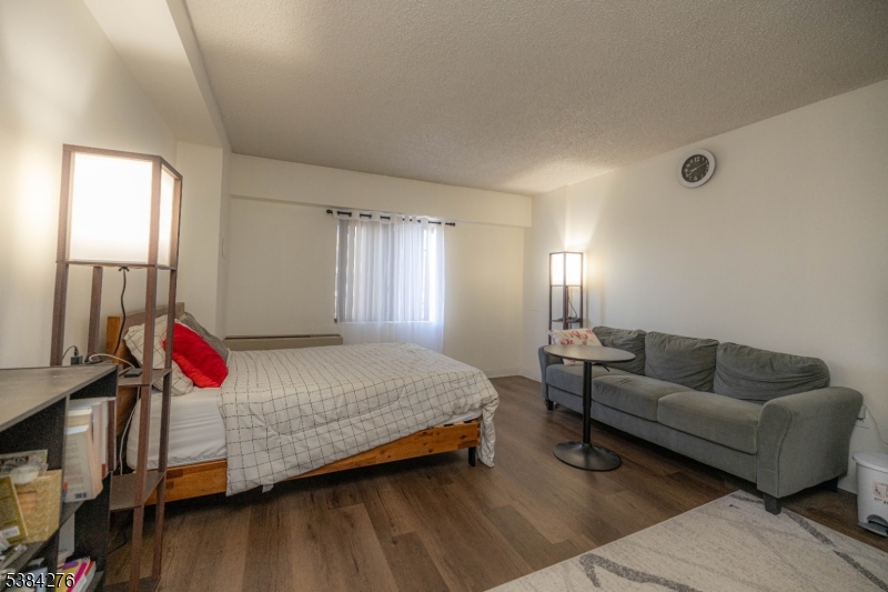 Linden Towers - Residential