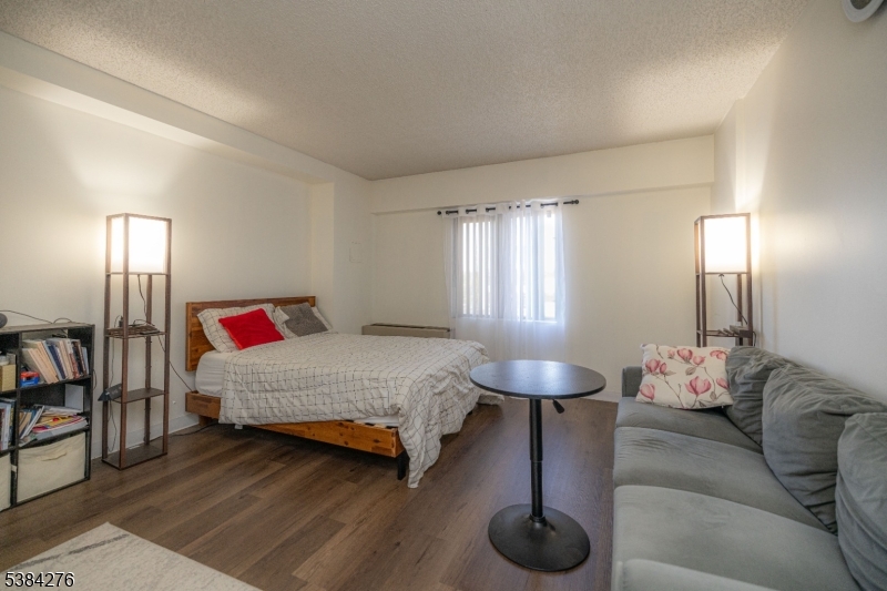 Linden Towers - Residential