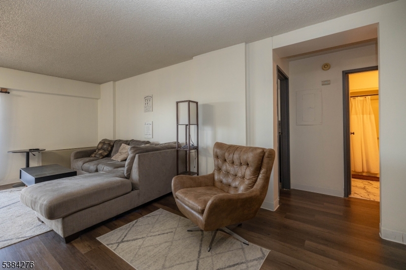 Linden Towers - Residential