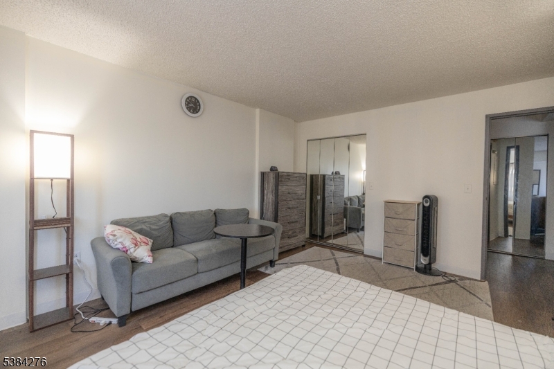 Linden Towers - Residential