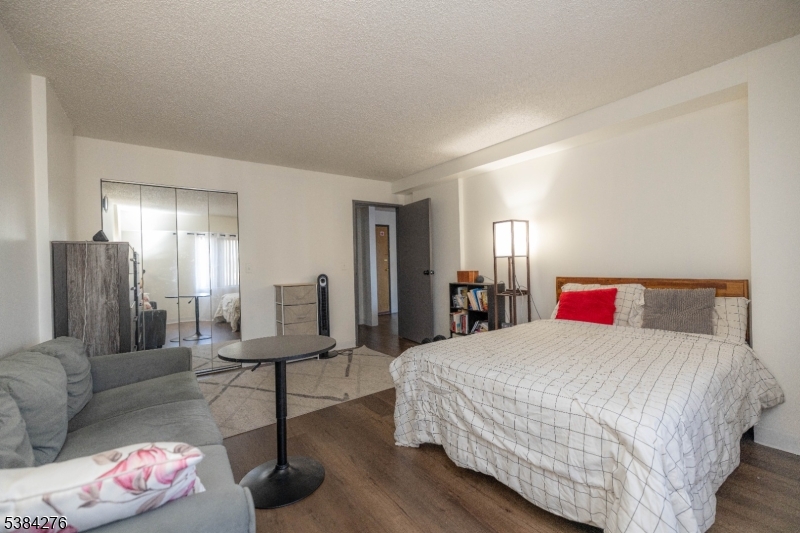 Linden Towers - Residential