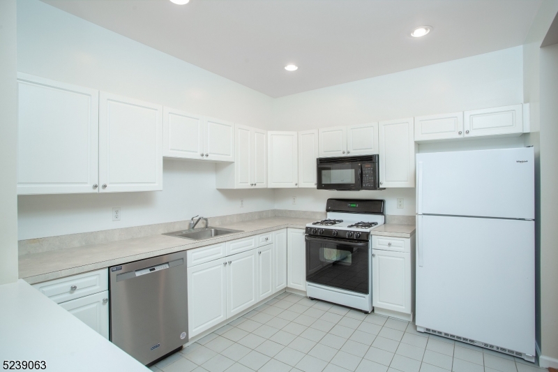 Glenmont Commons - Residential Lease