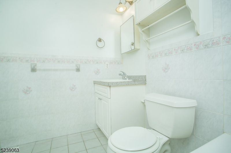 Glenmont Commons - Residential Lease