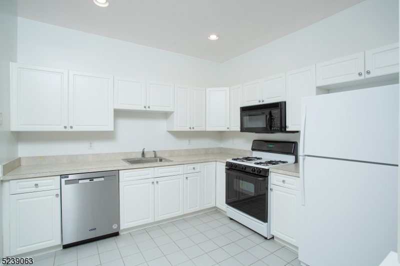 Glenmont Commons - Residential Lease