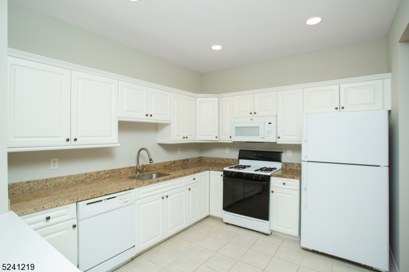 Glenmont Comnons - Residential