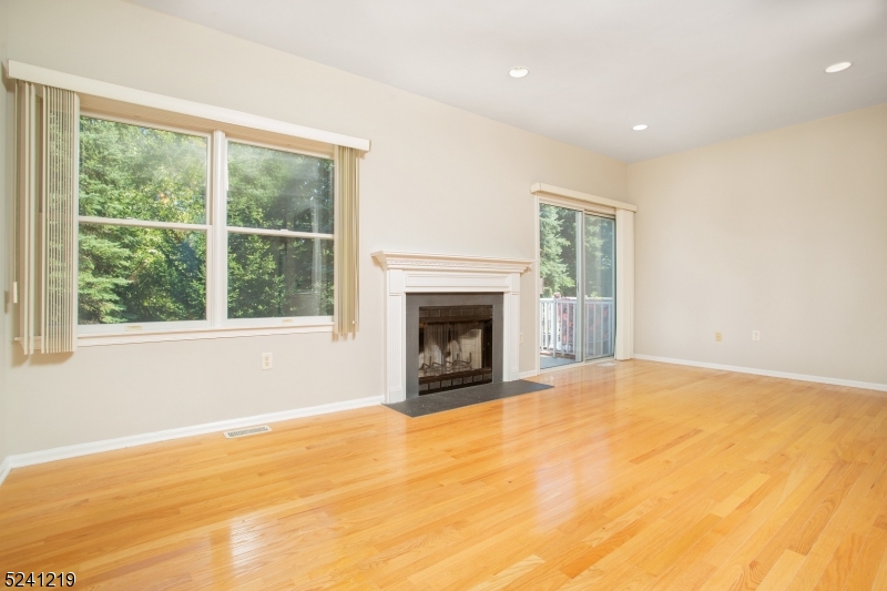 Glenmont Comnons - Residential