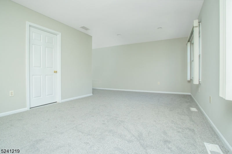 Glenmont Comnons - Residential