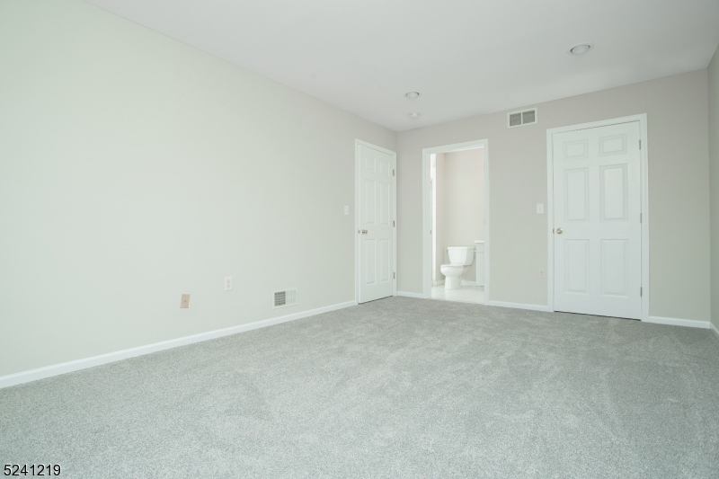 Glenmont Comnons - Residential