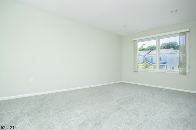 Glenmont Comnons - Residential