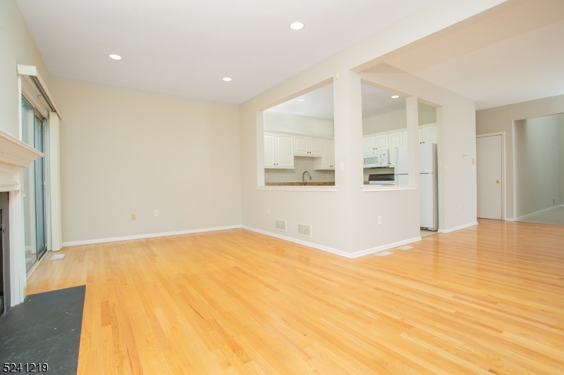 Glenmont Comnons - Residential