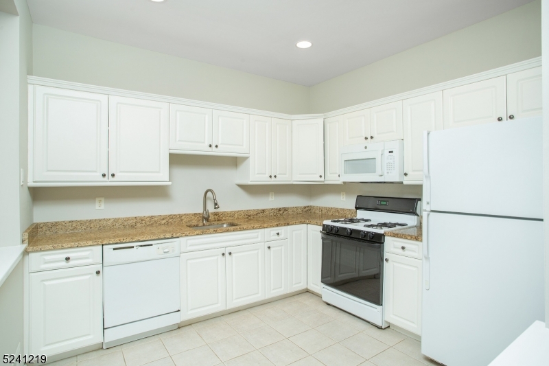 Glenmont Comnons - Residential