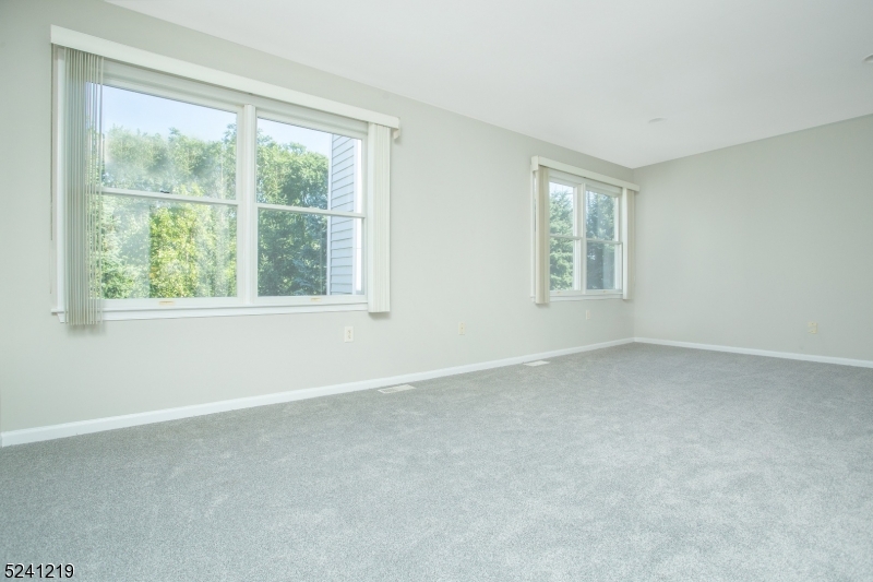 Glenmont Comnons - Residential