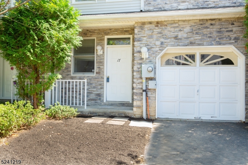 Glenmont Comnons - Residential