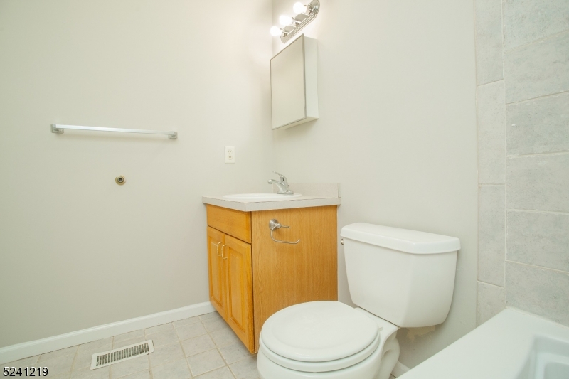 Glenmont Comnons - Residential