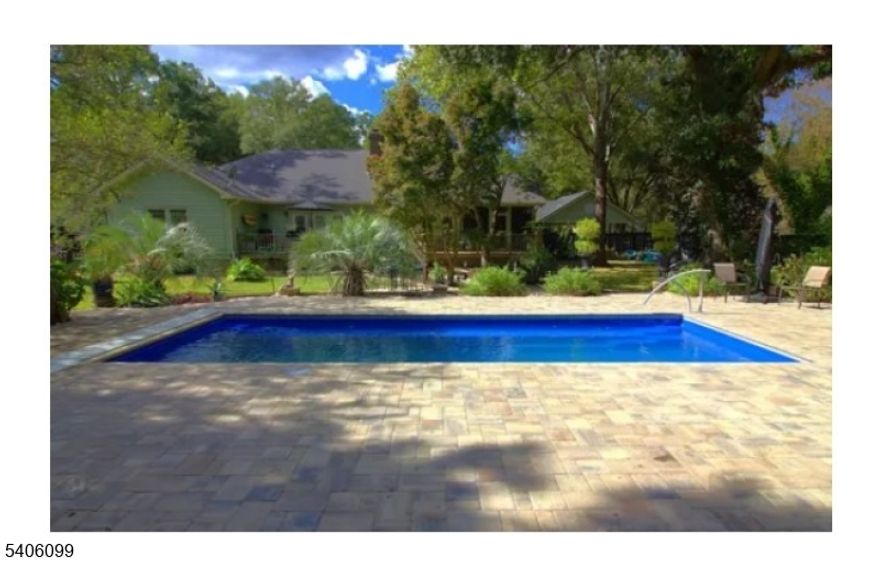 NOT REAL LISTING, TRAING PURPOSES ONLY*LOVELY HOME IN LAKE COMMUNITY.