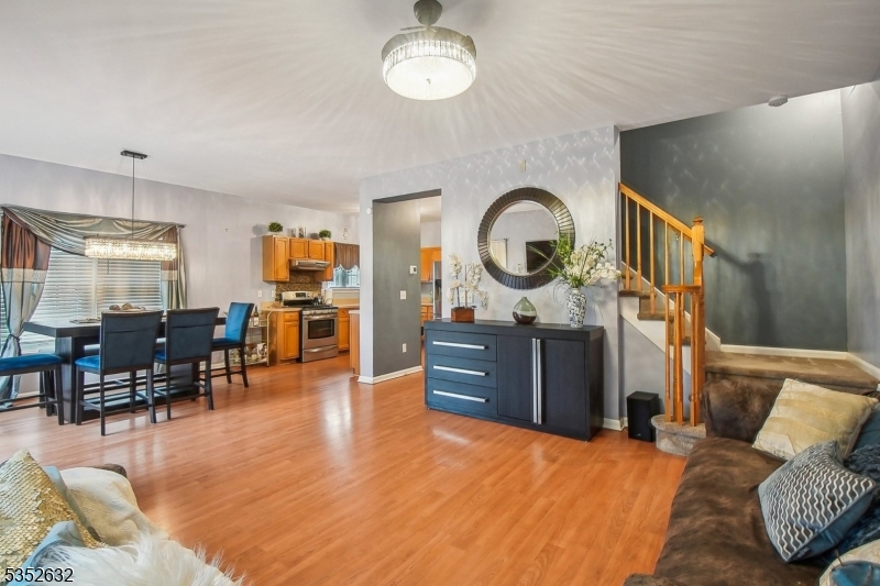 38 E Burgess Dr