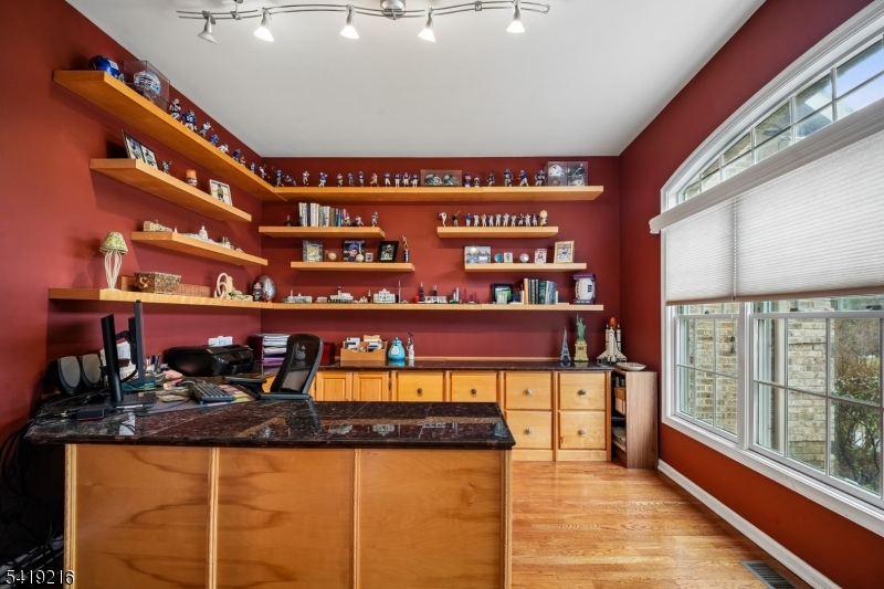 Ironia - Residential