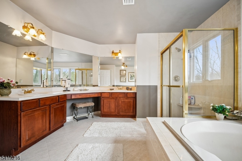 Ironia - Residential