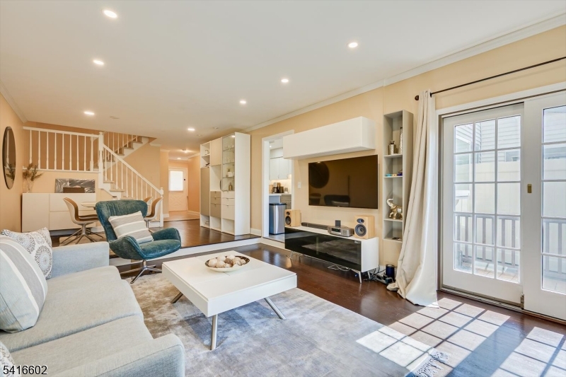 Montgomery Manor - Residential