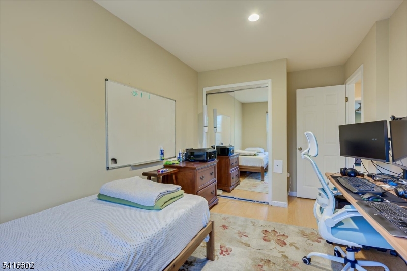 Montgomery Manor - Residential