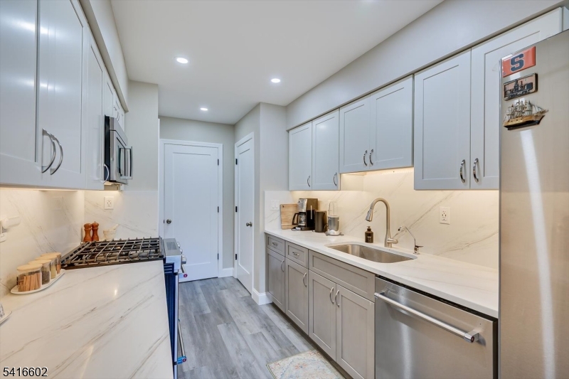 Montgomery Manor - Residential