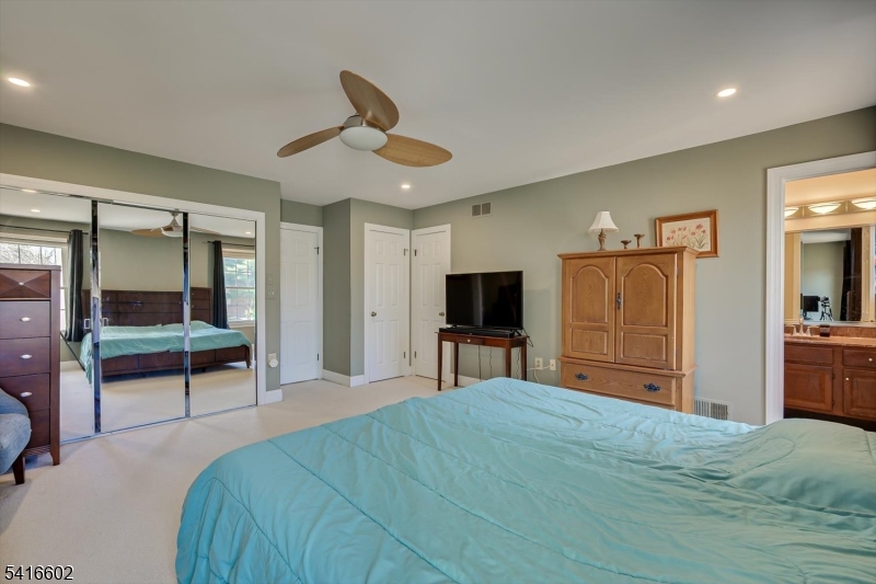 Montgomery Manor - Residential