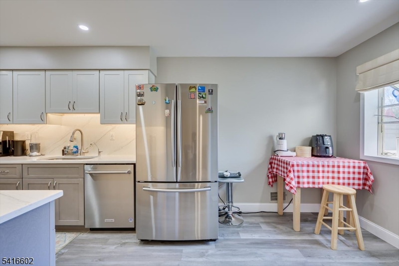 Montgomery Manor - Residential