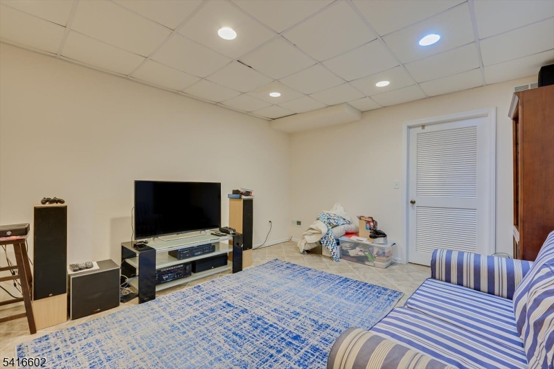 Montgomery Manor - Residential