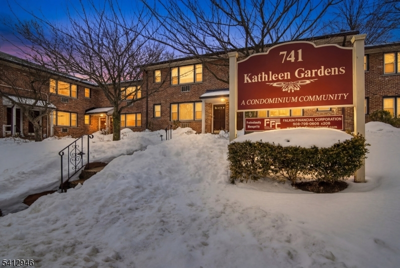 KATHLEEN GARDENS - Residential Lease