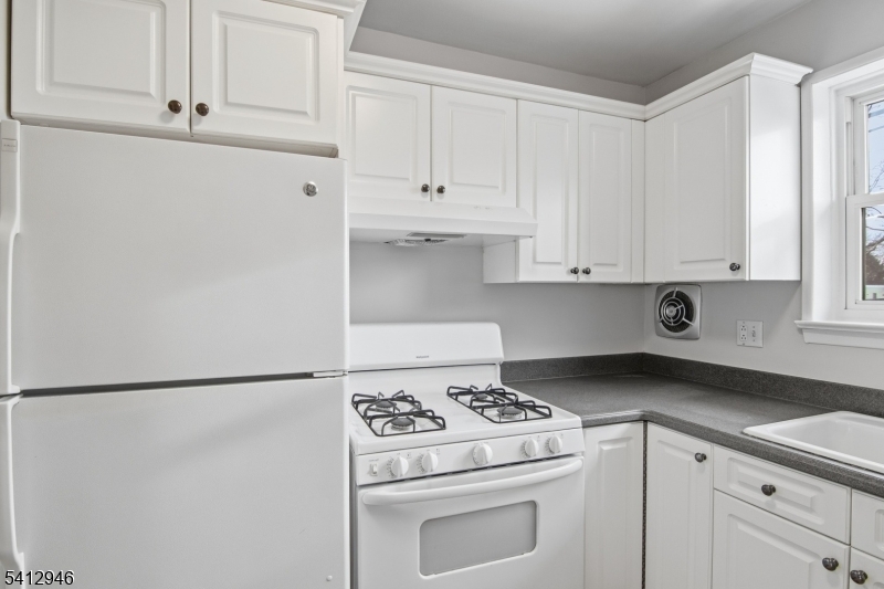 KATHLEEN GARDENS - Residential Lease