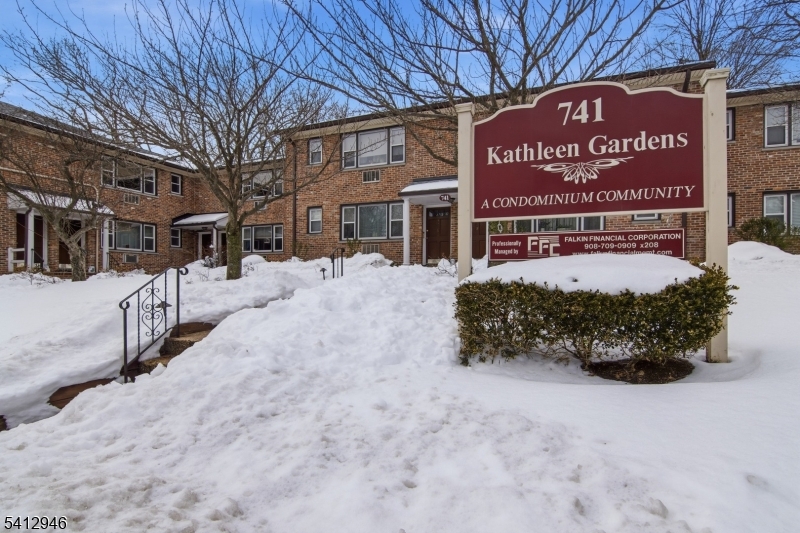 KATHLEEN GARDENS - Residential Lease