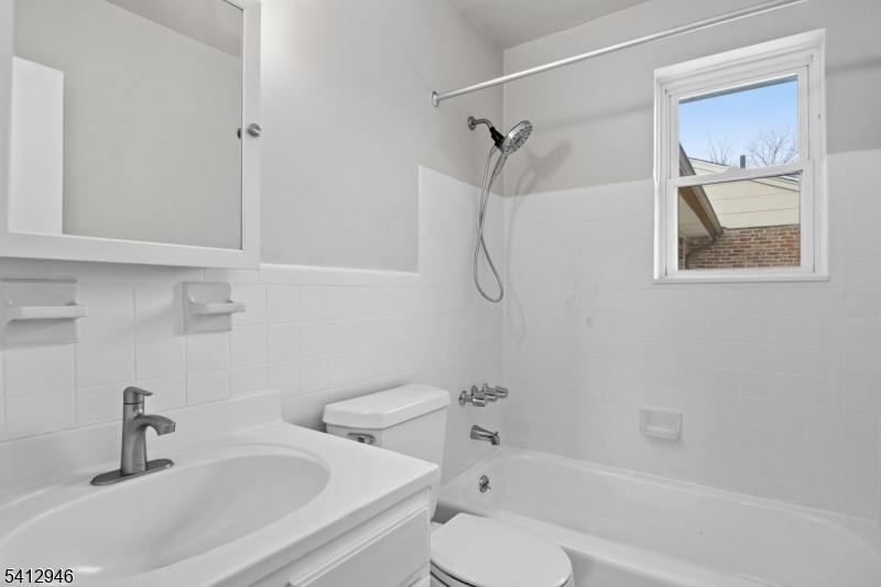 KATHLEEN GARDENS - Residential Lease