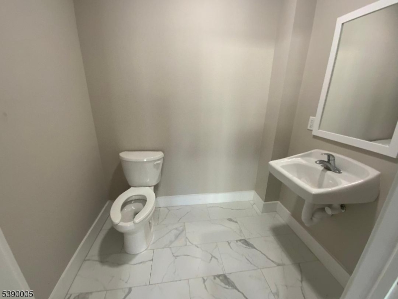 IRONBOUND - Commercial Lease