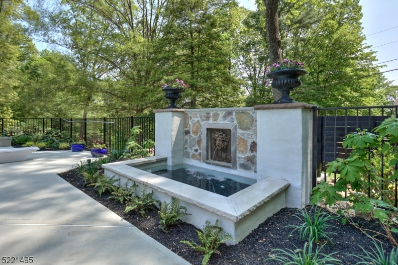 Round Top - Residential