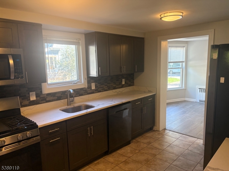 New Providence Boro, New Jersey 07974, United States, 3 Bedrooms Bedrooms, ,2 BathroomsBathrooms,Residential,Active,223824