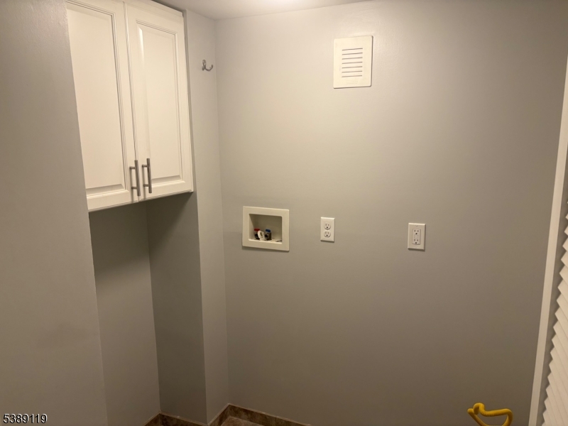 New Providence Boro, New Jersey 07974, United States, 3 Bedrooms Bedrooms, ,2 BathroomsBathrooms,Residential,Active,223824