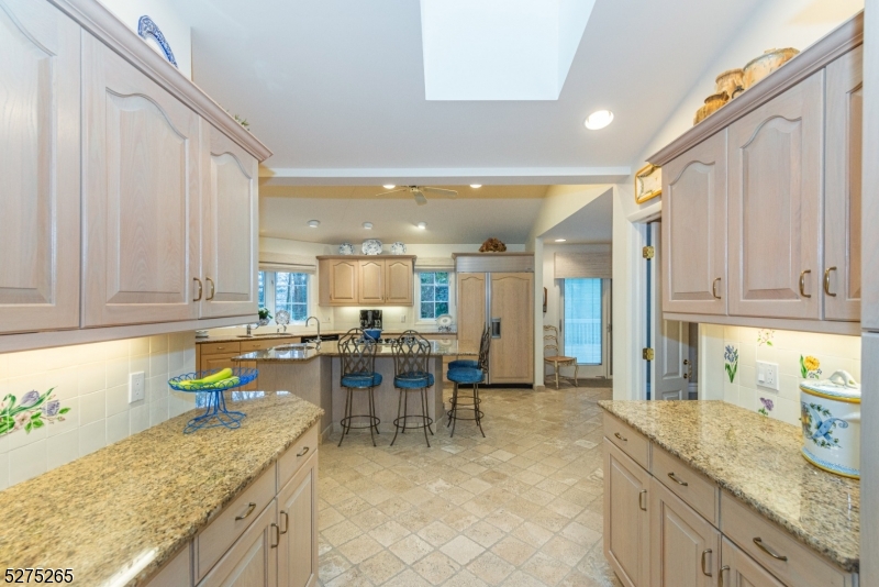 RIKER HILL - Residential