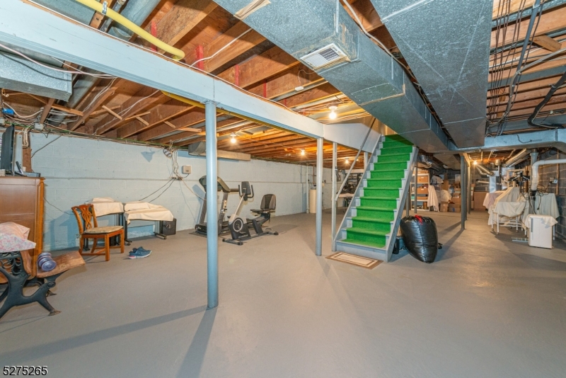 RIKER HILL - Residential