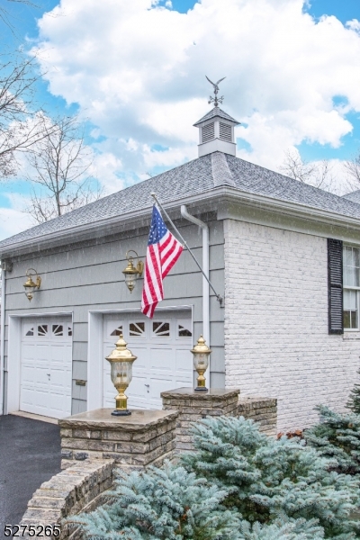 RIKER HILL - Residential