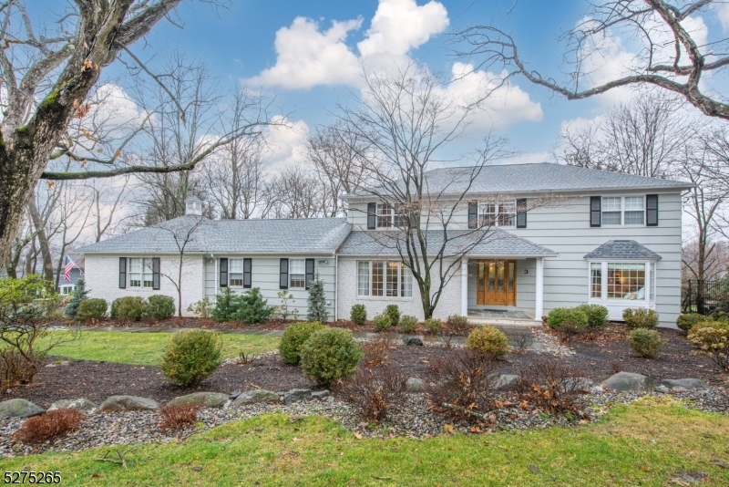 RIKER HILL - Residential