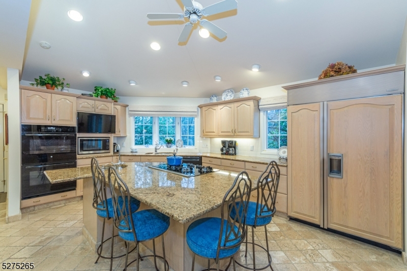 RIKER HILL - Residential