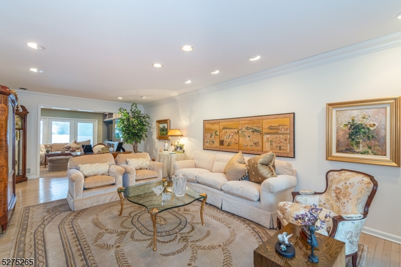 RIKER HILL - Residential