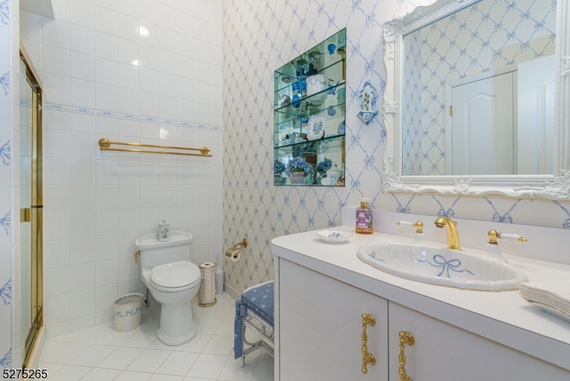 RIKER HILL - Residential