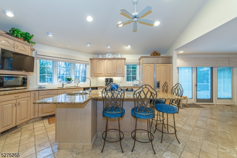 RIKER HILL - Residential