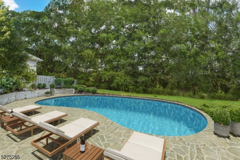 RIKER HILL - Residential